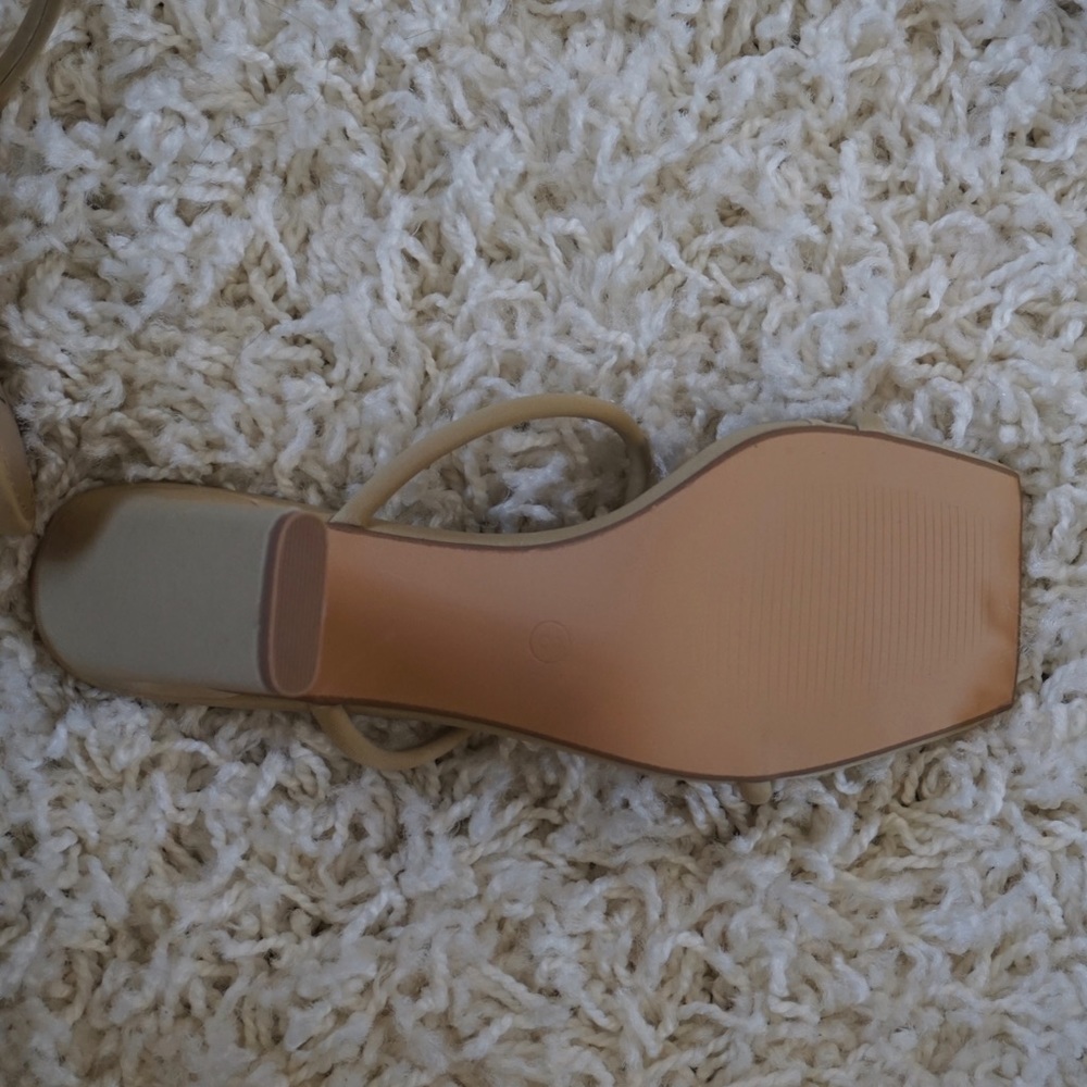 STRAPPY NUDE BLOCK HEEL - Picture 6 of 7